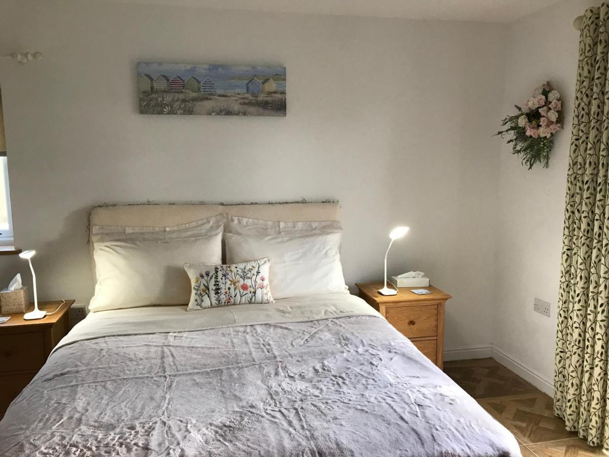 Hotel Pembrokeshire Fields à Haverfordwest Extérieur photo