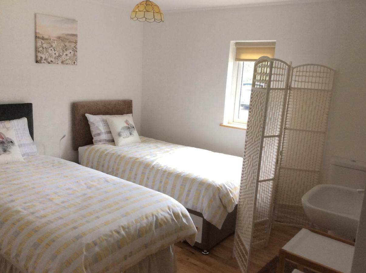 Hotel Pembrokeshire Fields à Haverfordwest Extérieur photo
