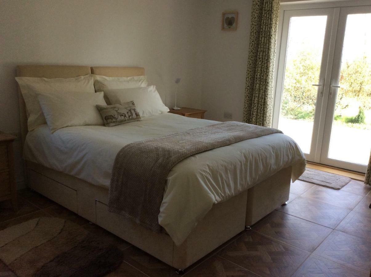 Hotel Pembrokeshire Fields à Haverfordwest Extérieur photo