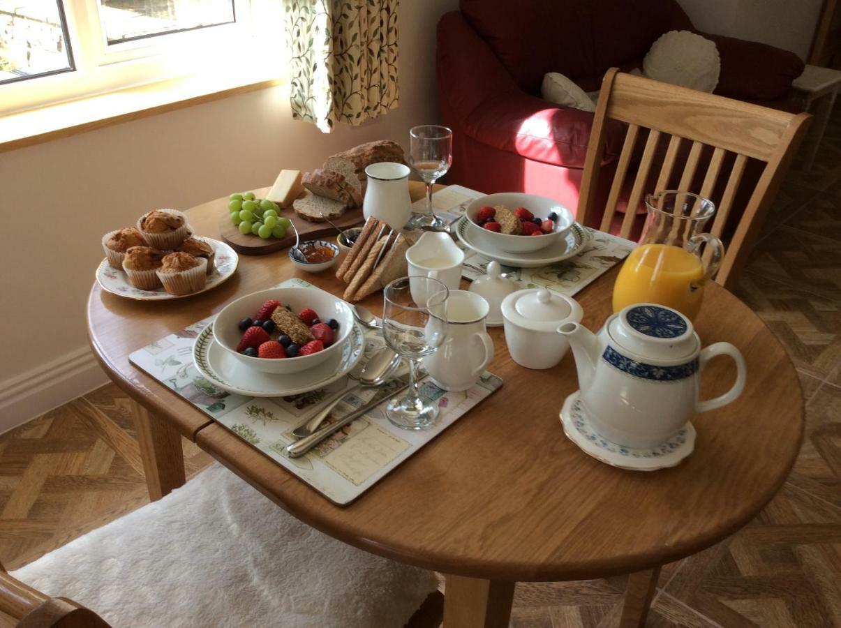 Hotel Pembrokeshire Fields à Haverfordwest Extérieur photo
