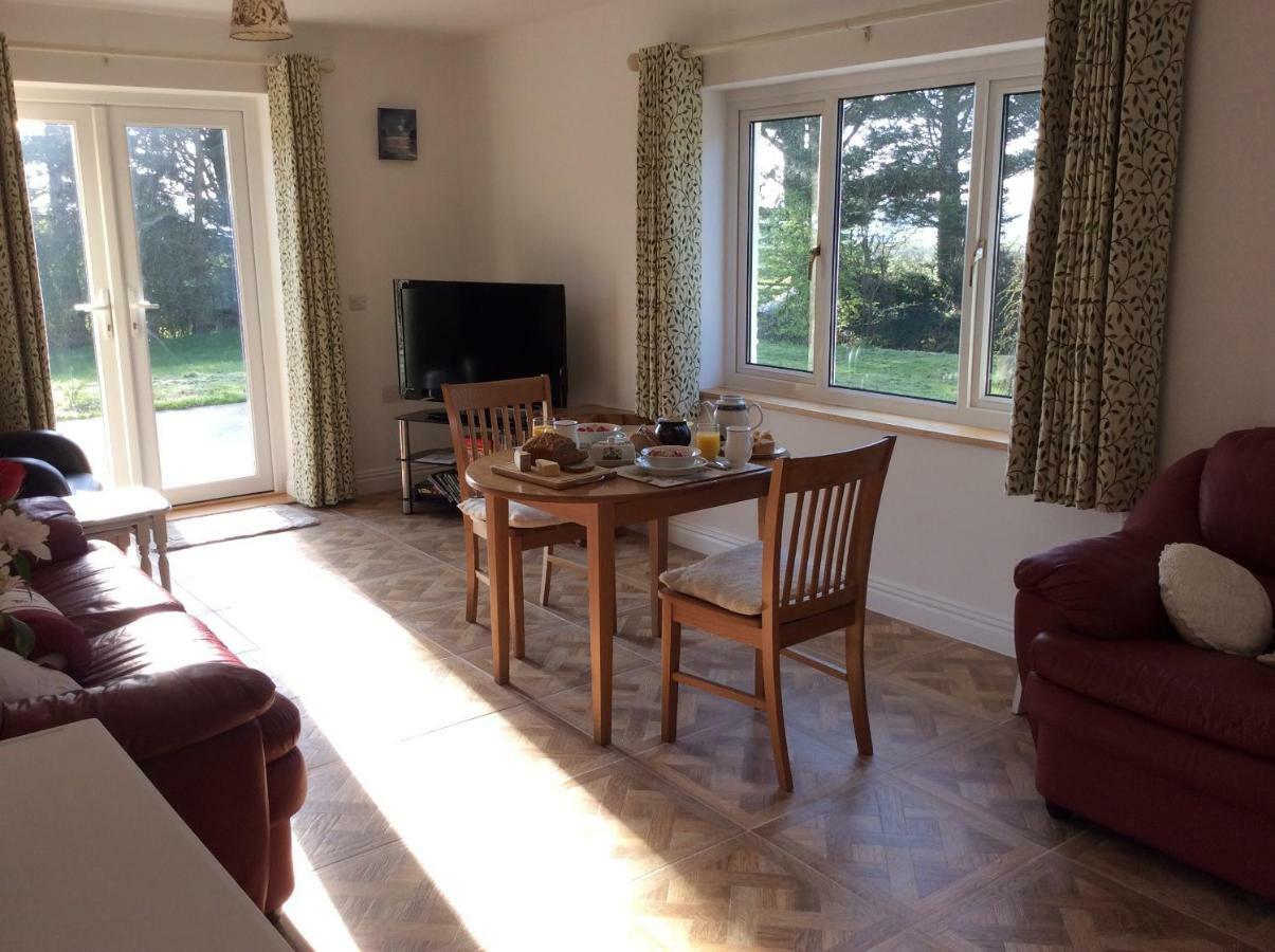 Hotel Pembrokeshire Fields à Haverfordwest Extérieur photo